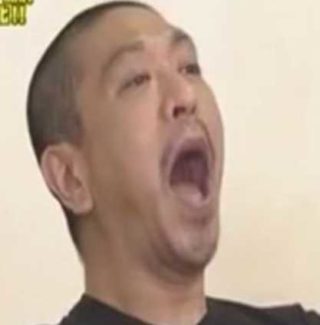 松本 人 志 笑い こらえる